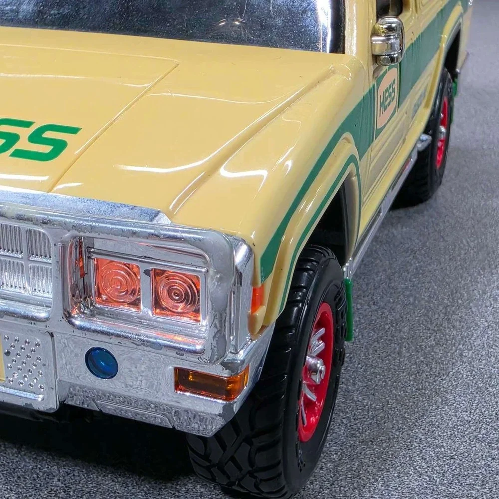 Hess Sport Utility Vehicle and Motorcycles 2004 40th Anniversary SUV READ